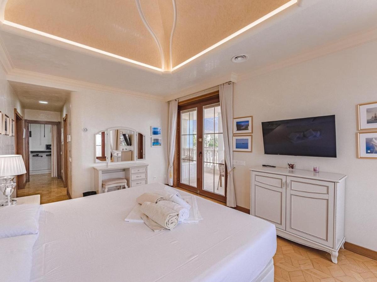 Luxury Villa Nautilus Heated Pool Spa アデヘ エクステリア 写真